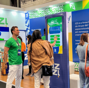 Estande do IZZI Remessas no Rio Innovation Week